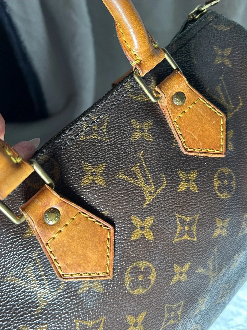 420. Louis Vuitton Monogram Speedy 25 w/coa